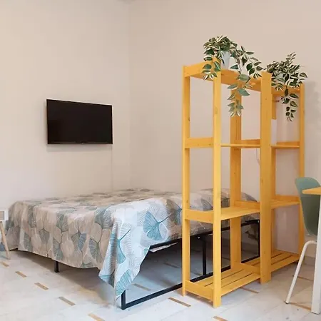 Metro Libia Studio Flat