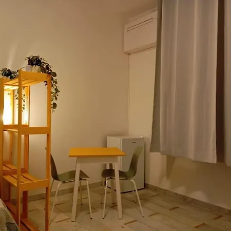Διαμέρισμα Metro Libia Studio Flat