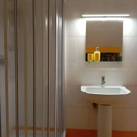 Metro Libia Studio Flat
