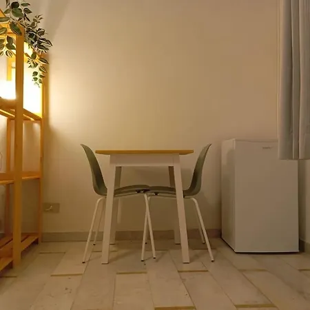 아파트 Metro Libia Studio Flat *