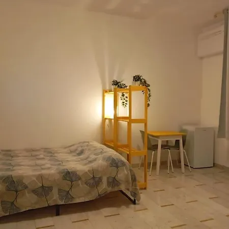 Metro Libia Studio Flat