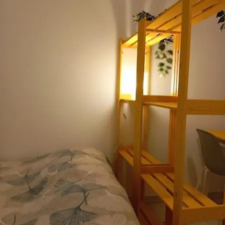 아파트 Metro Libia Studio Flat *