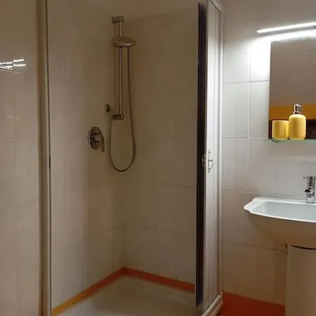 아파트 Metro Libia Studio Flat *